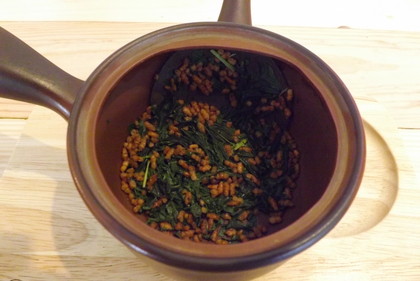 「茶席」の玄米茶