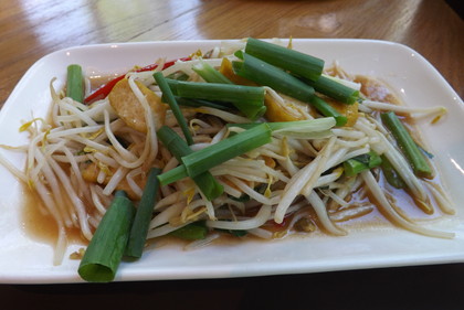 「Chom Cafe & Restaurant」のモヤシと豆腐炒め