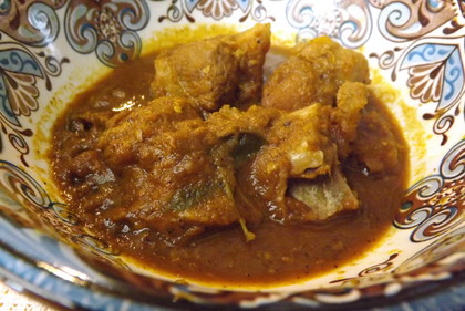 「Talung」の骨付き豚のイエローカレー