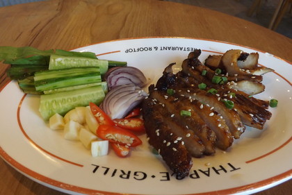 「Thapae Grill」のコー・ムー・ヤーン