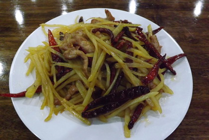 「阿含津」の土豆丝炒肉（ジャガイモと豚細切り炒め）