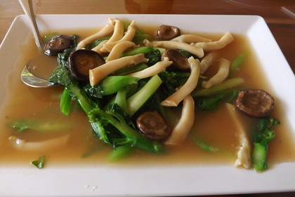 「Ekathip Chokedee」の红焼鲍鱼切条芥蓝菜