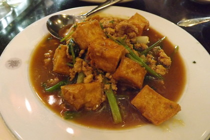 「謝桐興（本店）」の紅炆豆腐（厚揚げの煮込み）