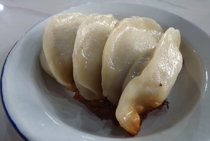 「上海一家人」の锅貼（焼き餃子）