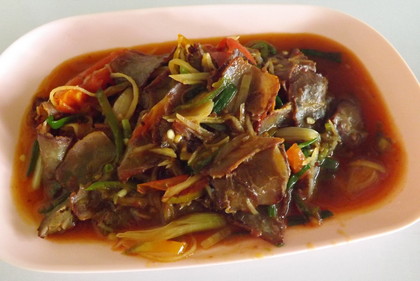 雲南新友飯店の燴牛肉干巴