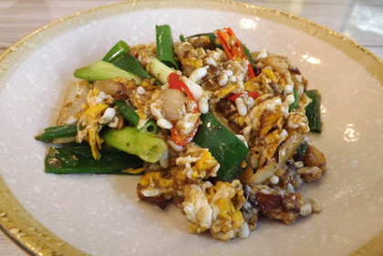 赤アリの卵の鶏卵炒め