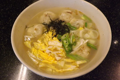 韓国料理店のマンドゥ・グク（ミソネ）