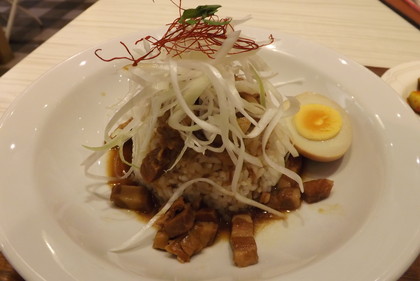 日本でいただいた魯肉飯