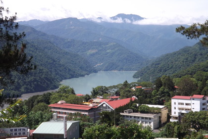 徳龍宮から見える翠湖