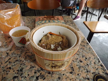 車埕小飯店の木桶便當（排骨飯）
